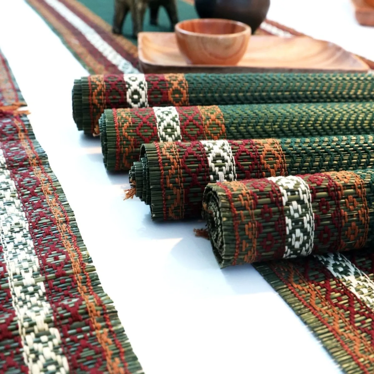 Handmade Dining Table Mats and Table Runner in Green (Set of 6/4) | Eco Friendly Tableware Sustainably Handwoven from Natural Grass