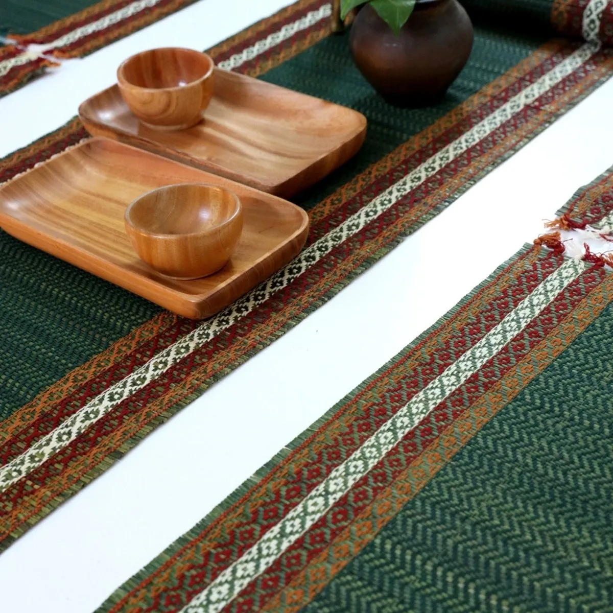 Handmade Dining Table Mats in Green (Set of 2/4/6) | Eco Friendly Tableware Sustainably Handwoven from Natural Grass