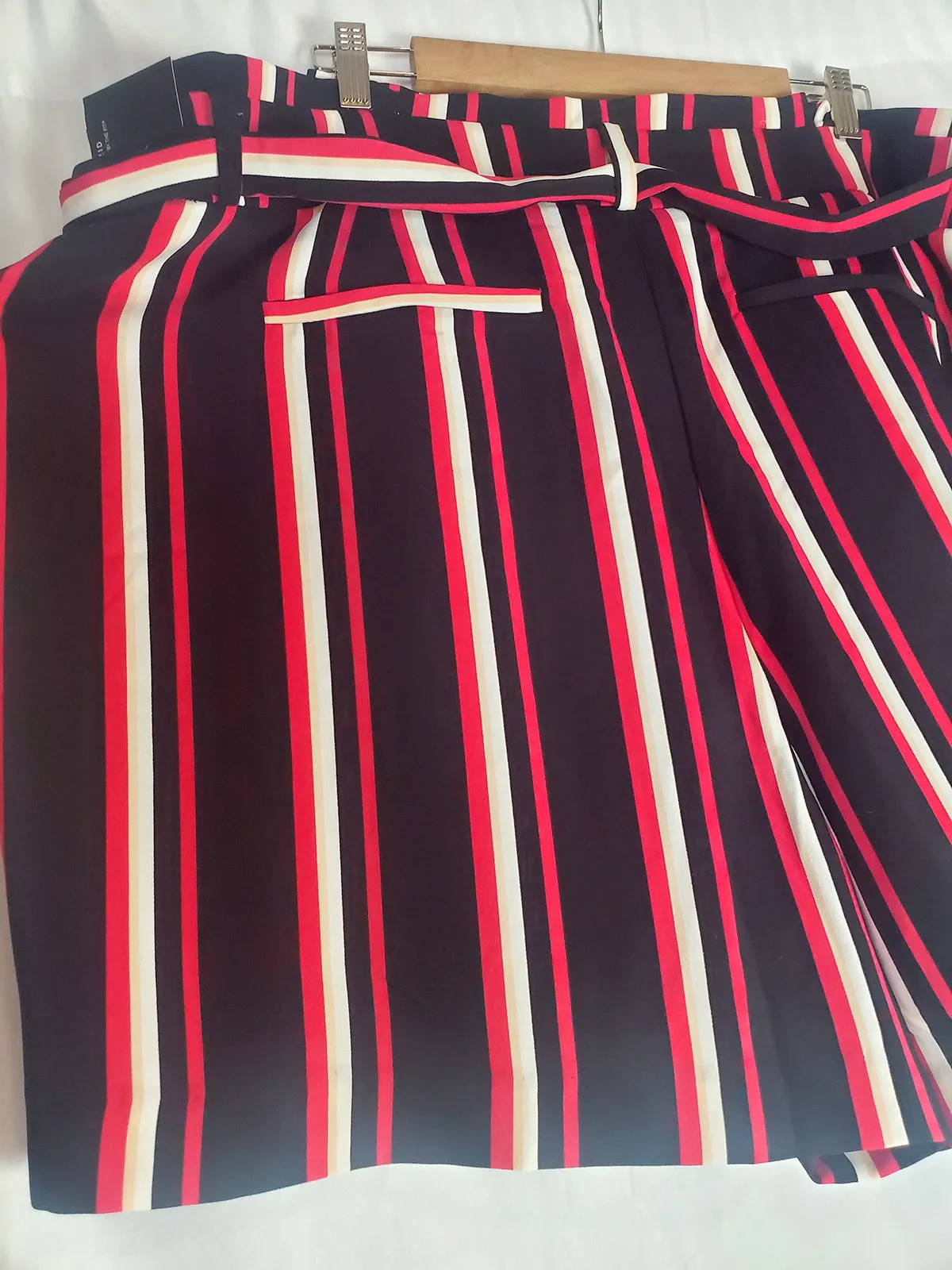 Torrid Size 26W Black & Pink Striped Shorts NWT