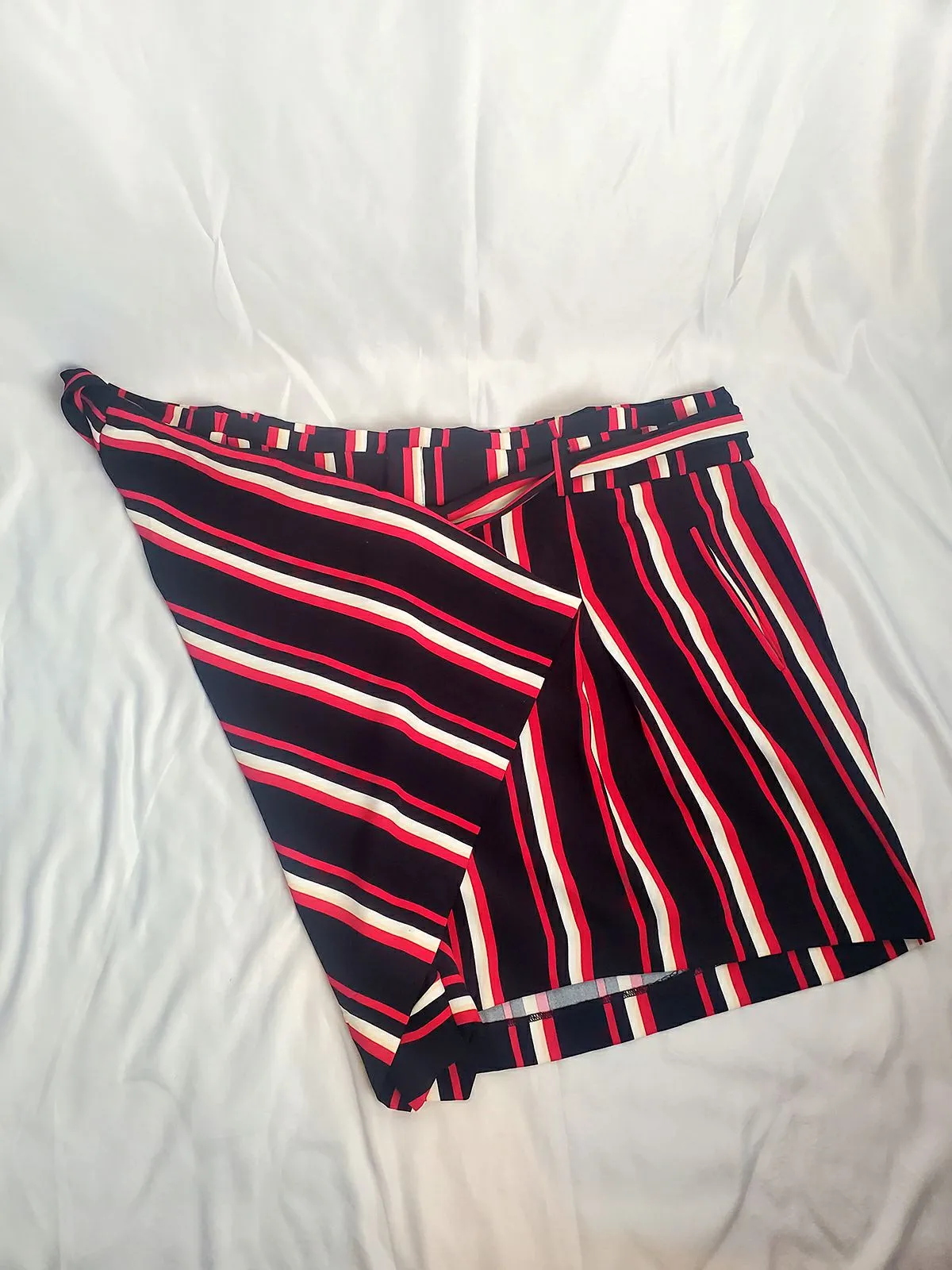 Torrid Size 26W Black & Pink Striped Shorts NWT