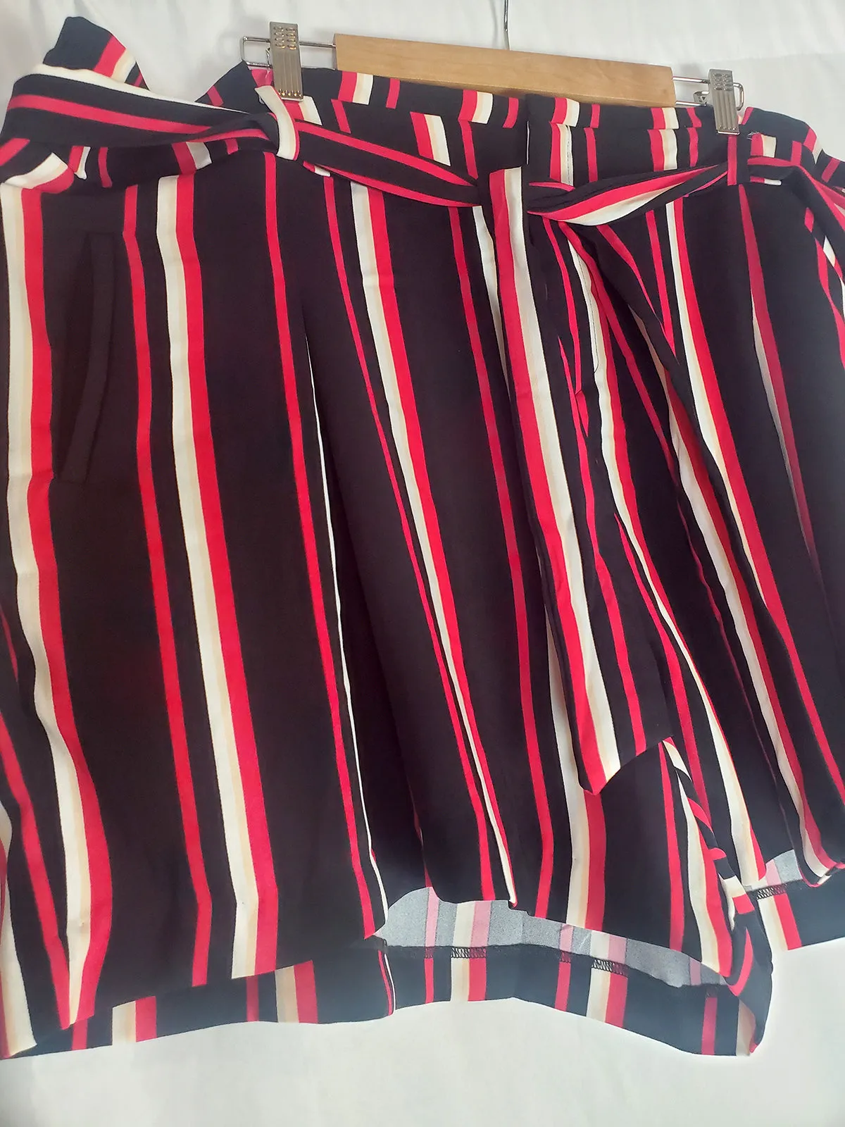 Torrid Size 26W Black & Pink Striped Shorts NWT